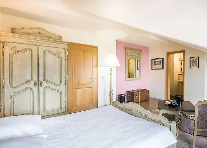 Du Relais Postal فندق